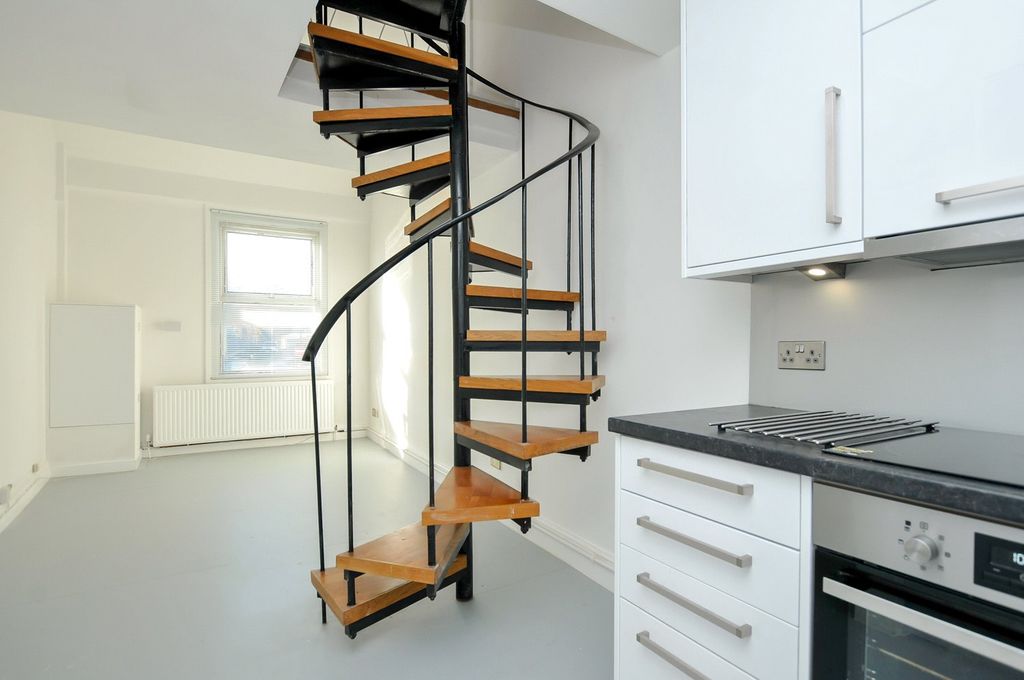 Property photo 1 of 12 Kitchen/Reception