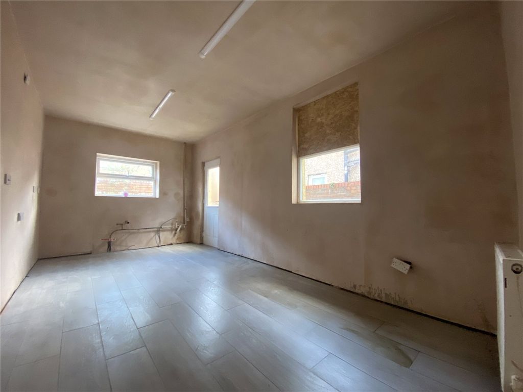 Property photo 2 of 13 Picture No. 05