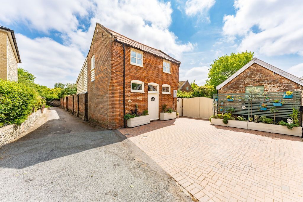 Property photo 2 of 28