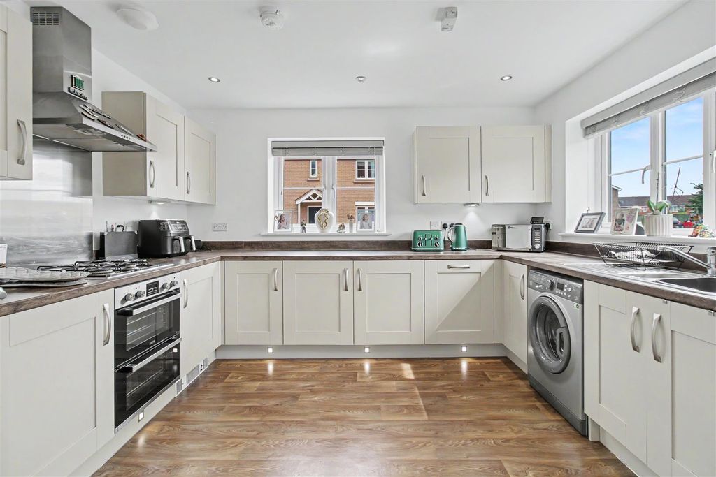 Property photo 2 of 22 Kitchen