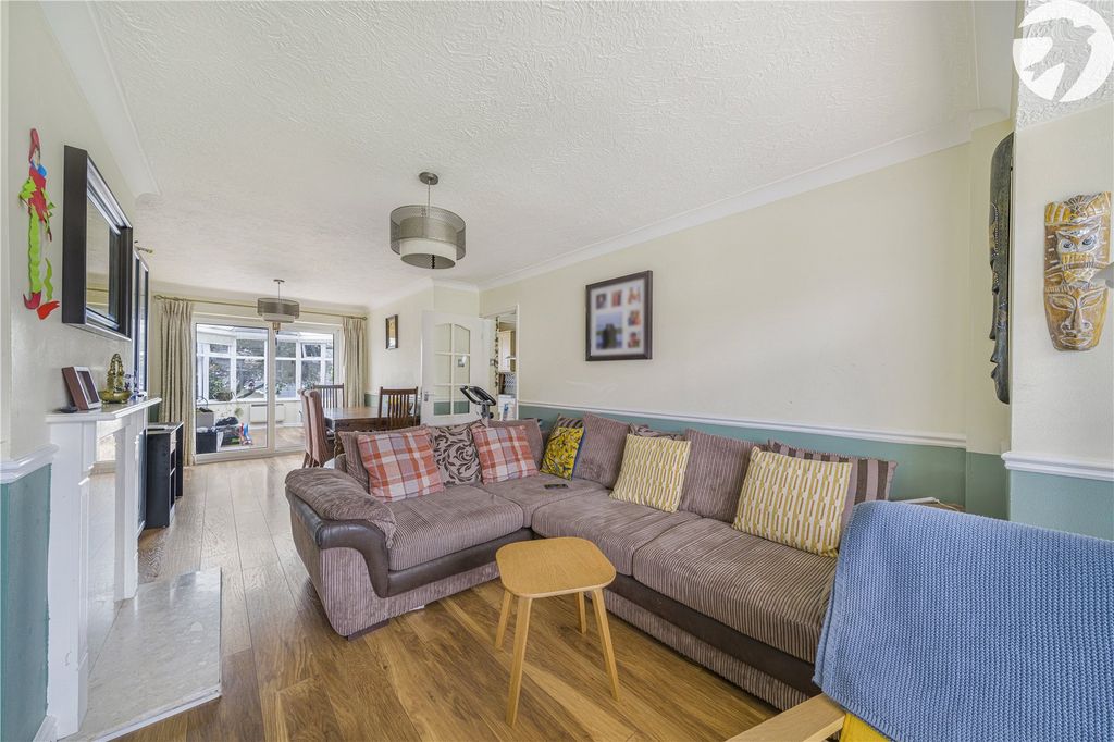 Property photo 2 of 37 Living Room