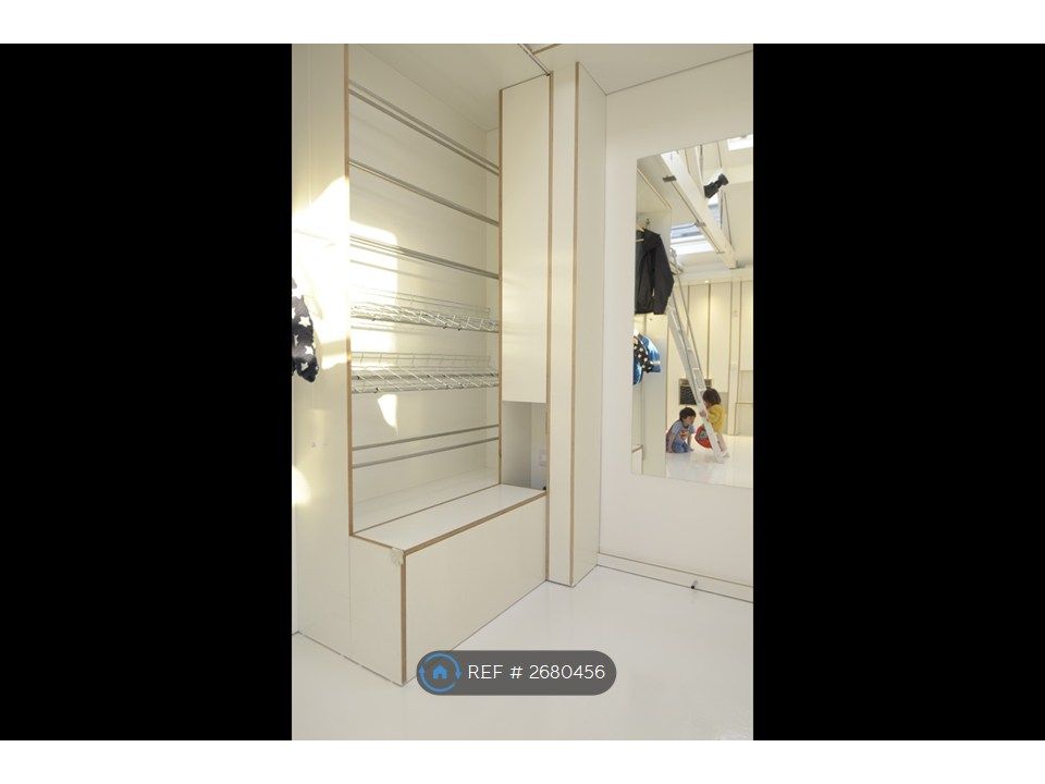 Property photo 3 of 26 Entrance