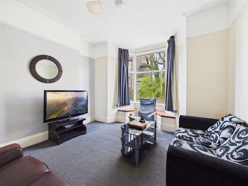 Property photo 2 of 11 The Bay Fronted Lounge