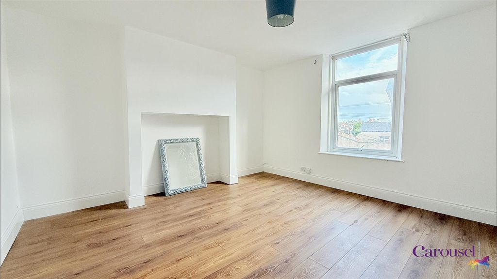 Property photo 2 of 11 Lounge