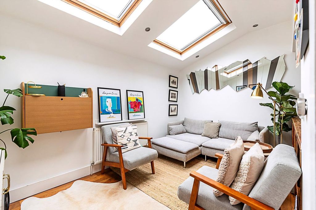 Property photo 1 of 27 Living Room