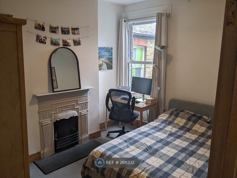 Property photo 3 of 8 Bedroom 1