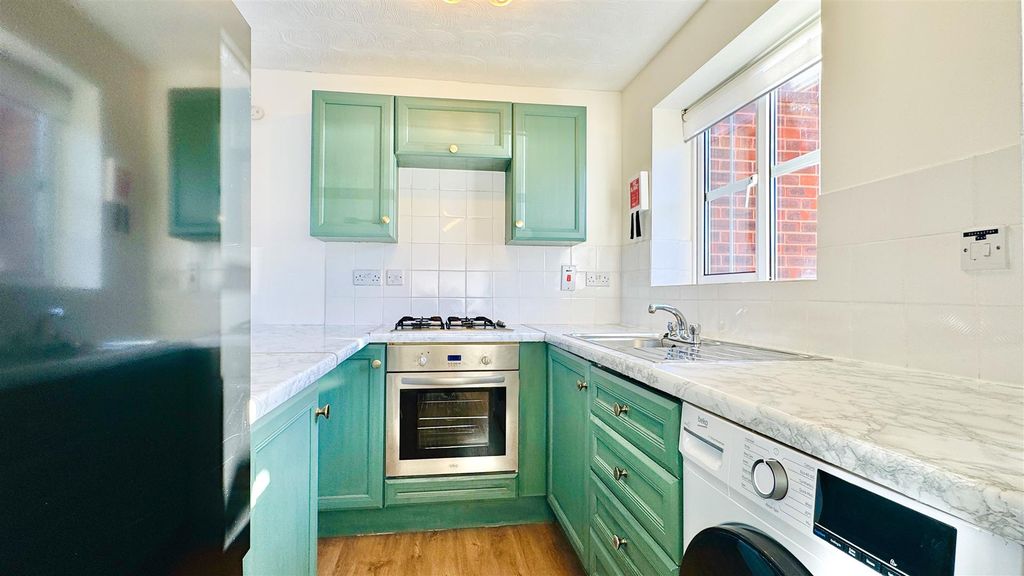 Property photo 3 of 19 Kitchen