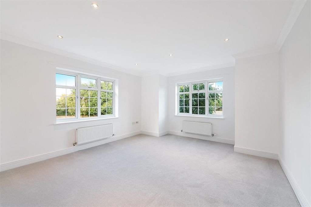 Property photo 3 of 6 Manor Court,3 - (5).Jpg