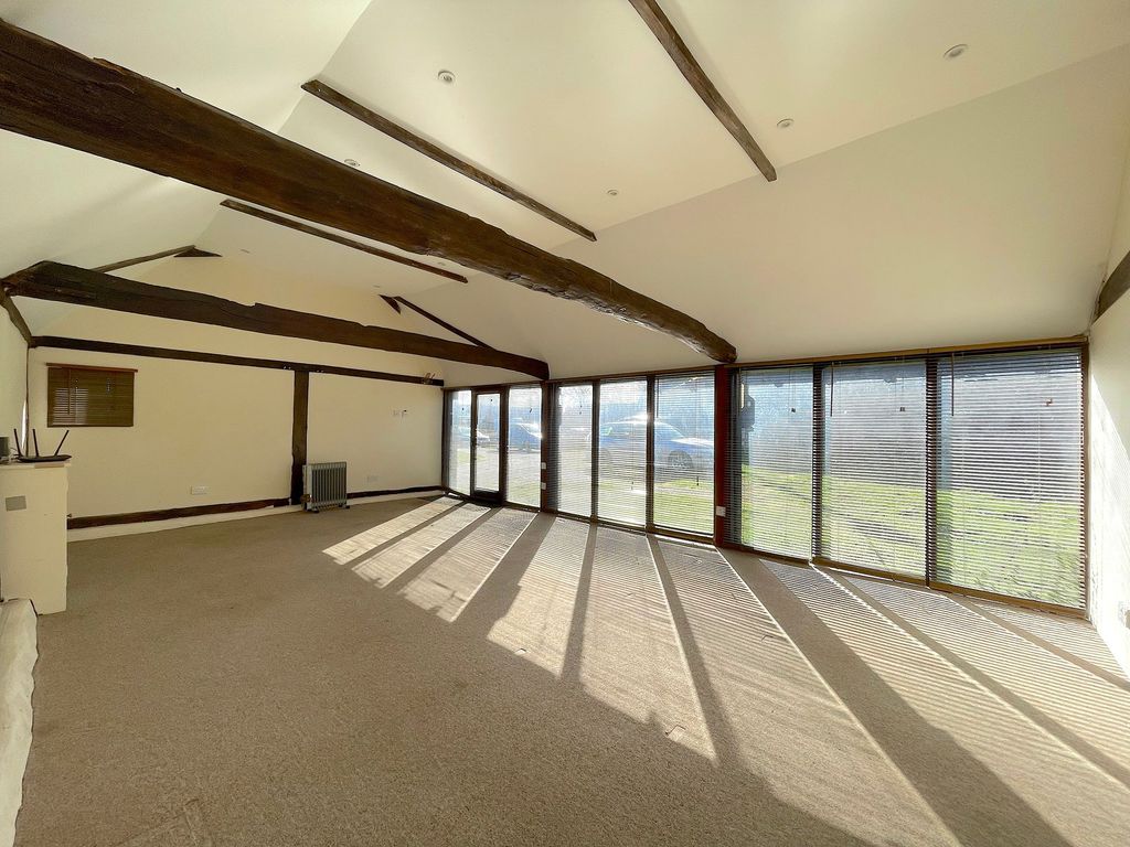 Property photo 2 of 12 Office Space (1)