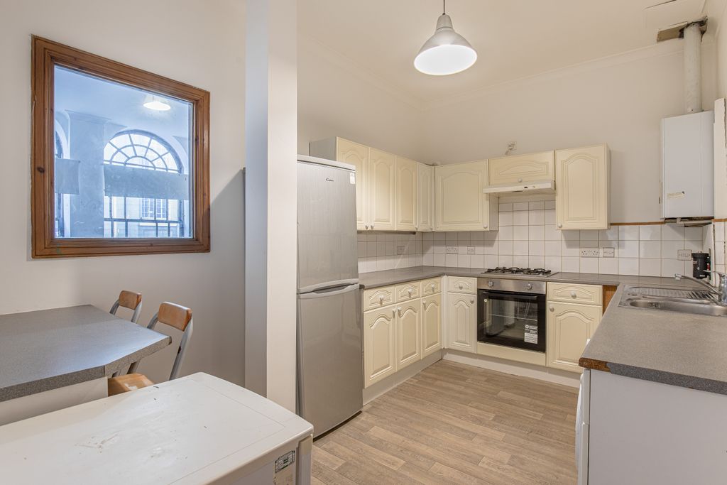 Property photo 2 of 16 Kitchenangle1