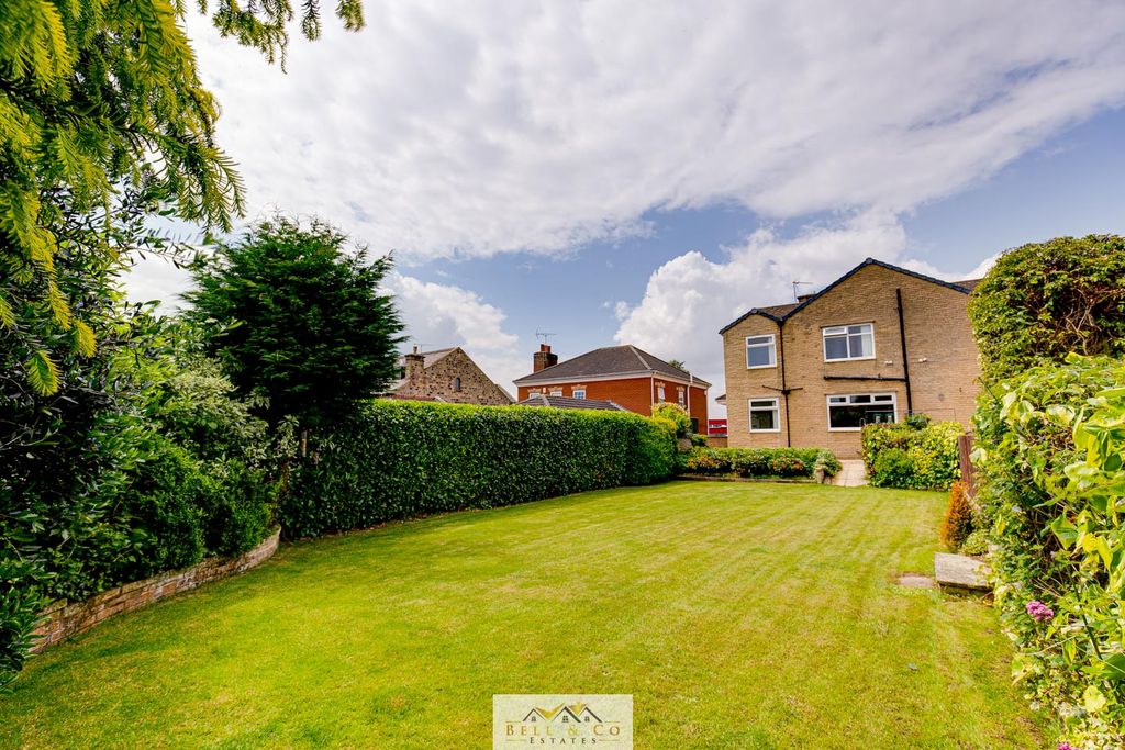 Property photo 2 of 39 Back Garden 1.3