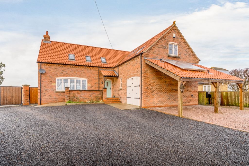 Property photo 1 of 37 Gryffindor House (Leverton)-6
