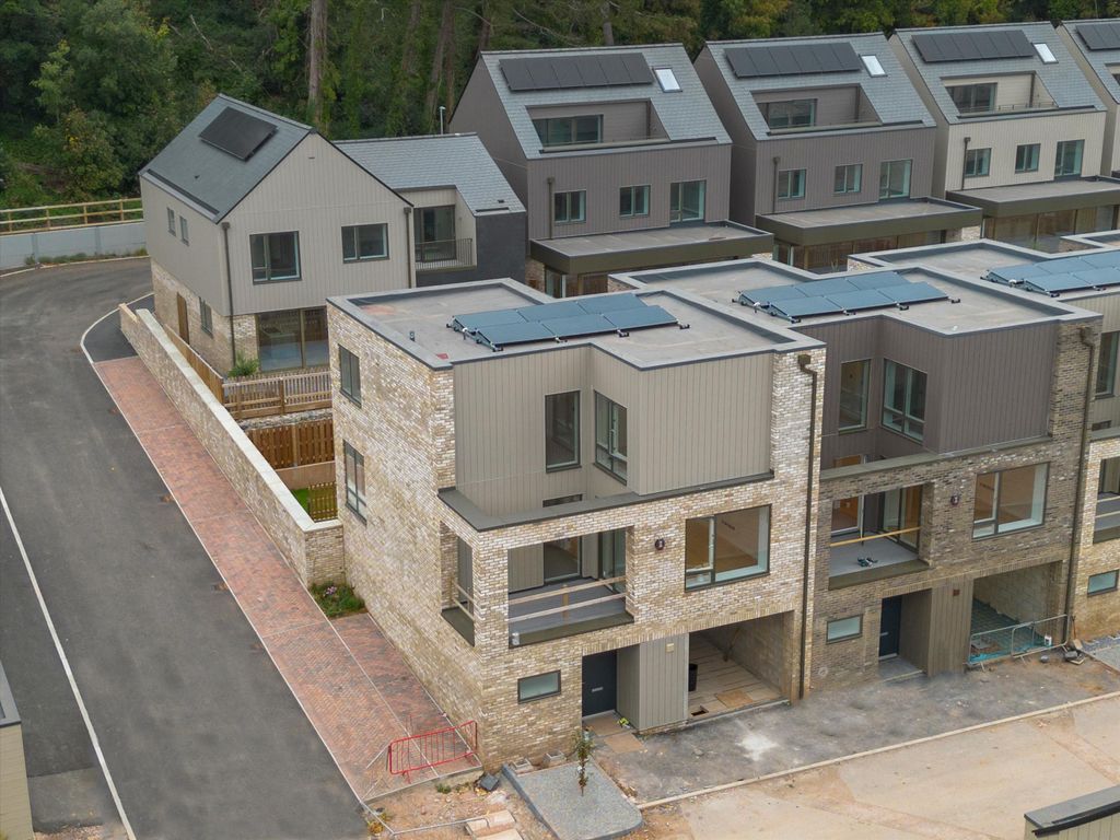 Property photo 3 of 19 Image