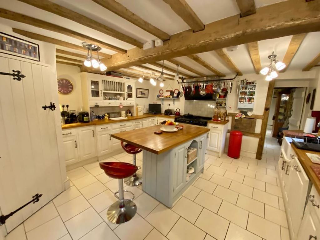 Property photo 2 of 37