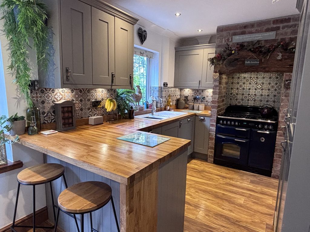 Property photo 3 of 15 Kitchen