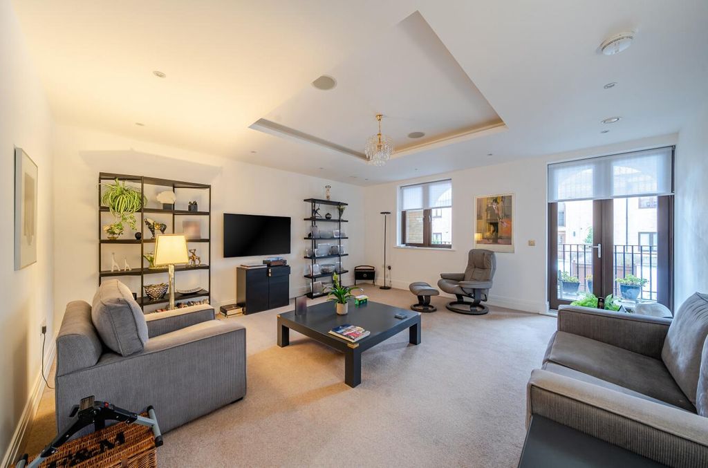 Property photo 2 of 10 Davidson Frost-Wellings, Dfw, Walled Gardens, Livi