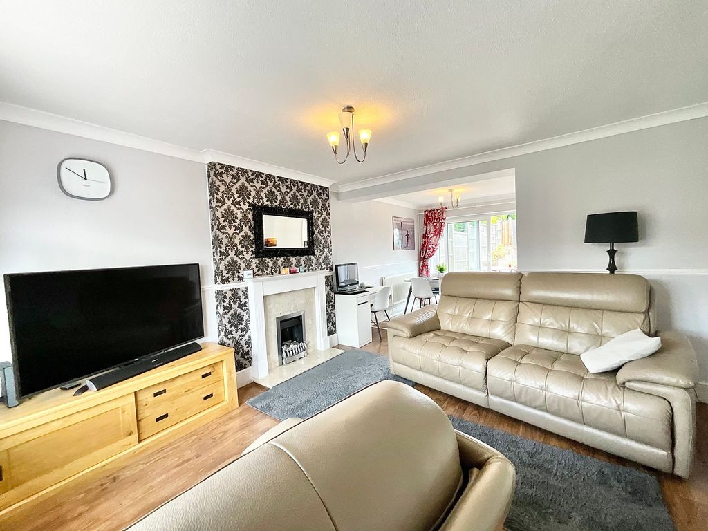 Property photo 3 of 27