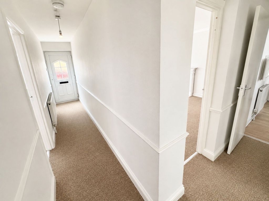 Property photo 3 of 7 Hallway