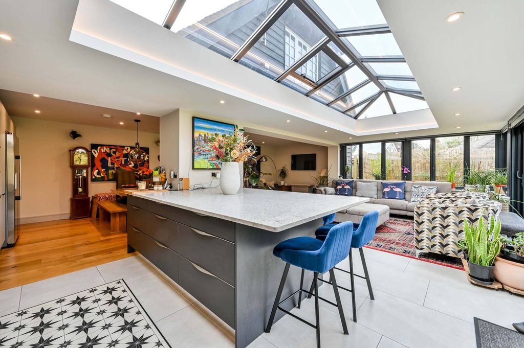 Property photo 1 of 23