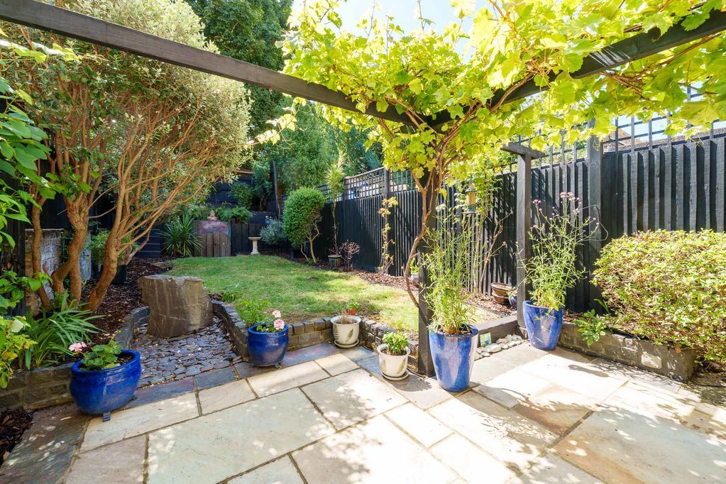 Property photo 1 of 14 Photo 11