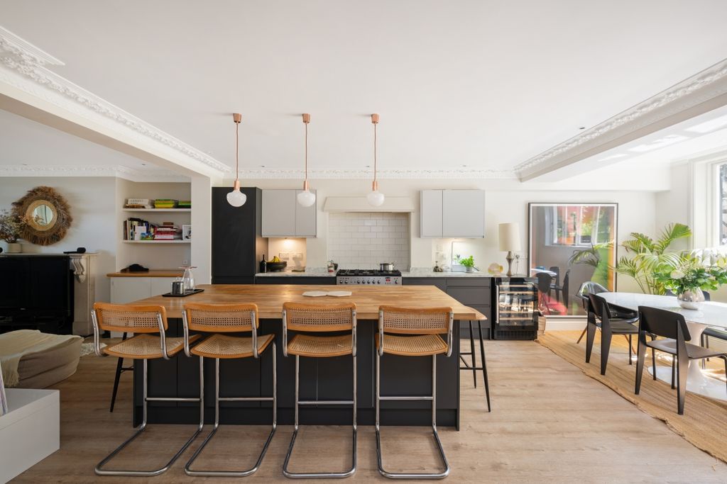 Property photo 3 of 20 12 Westbourne Par...
