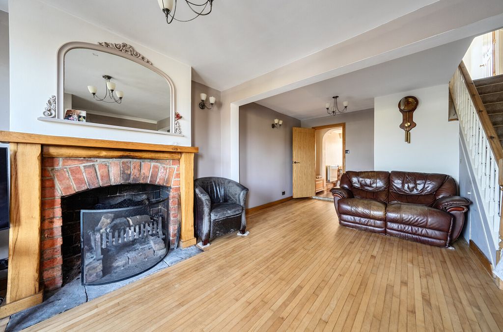 Property photo 2 of 12 14403851269d67B5d6A768