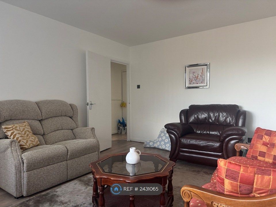 Property photo 1 of 18 Living Room