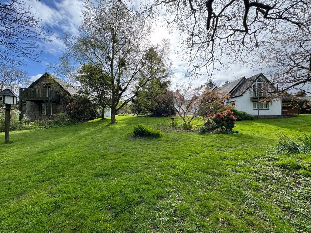 Property photo 3 of 98