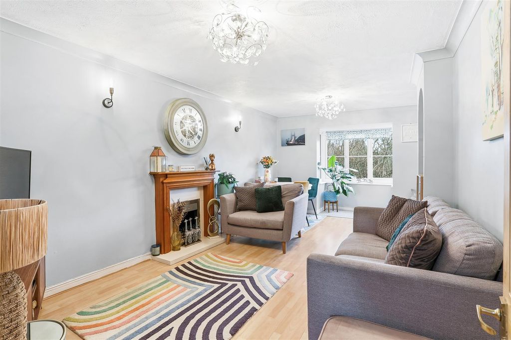 Property photo 2 of 14 1617288651 - 4, 46 Foxglove Way, Sm6 - 9.Jpg