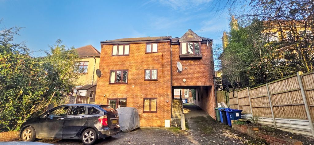 Property photo 2 of 7 Flat 1, 48 Brooke Avenue, Harrow, Middlesex, Ha2 0Nf