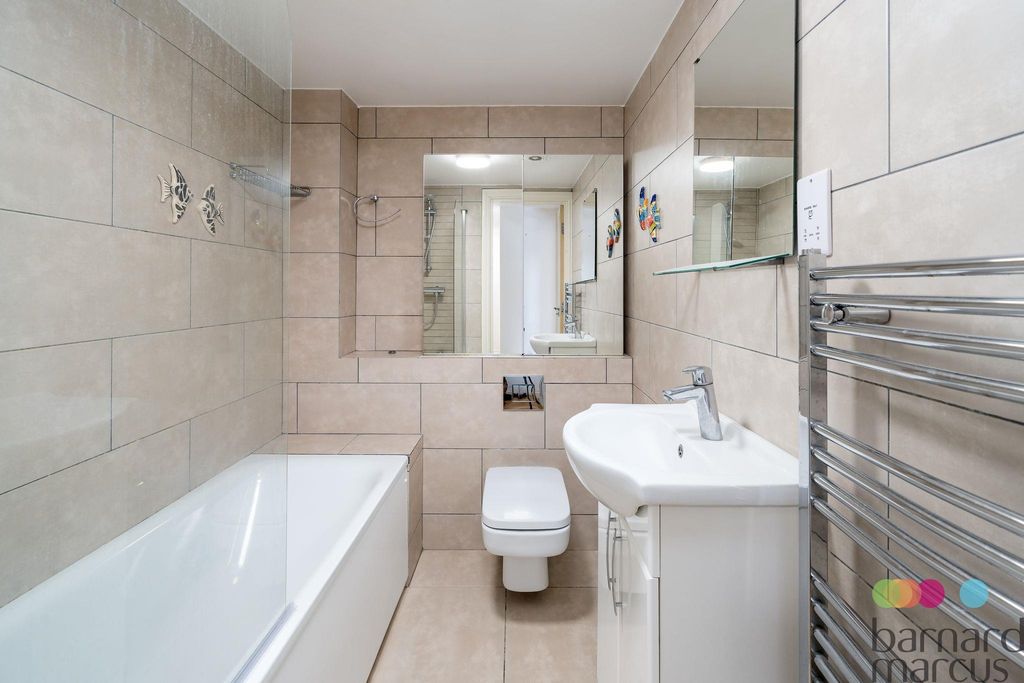 Property photo 3 of 7 Bathroom