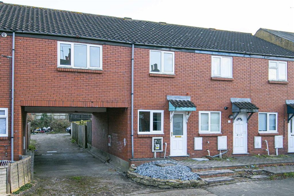 Property photo 2 of 12