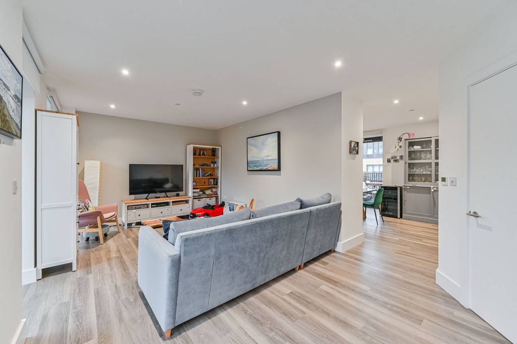 Property photo 2 of 26