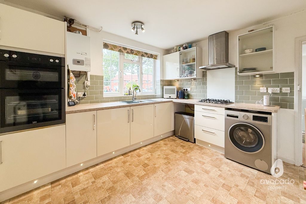 Property photo 3 of 23 5556593
