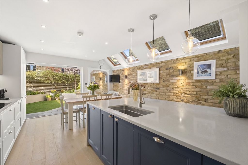 Property photo 2 of 10 Kitchen/Dining Room
