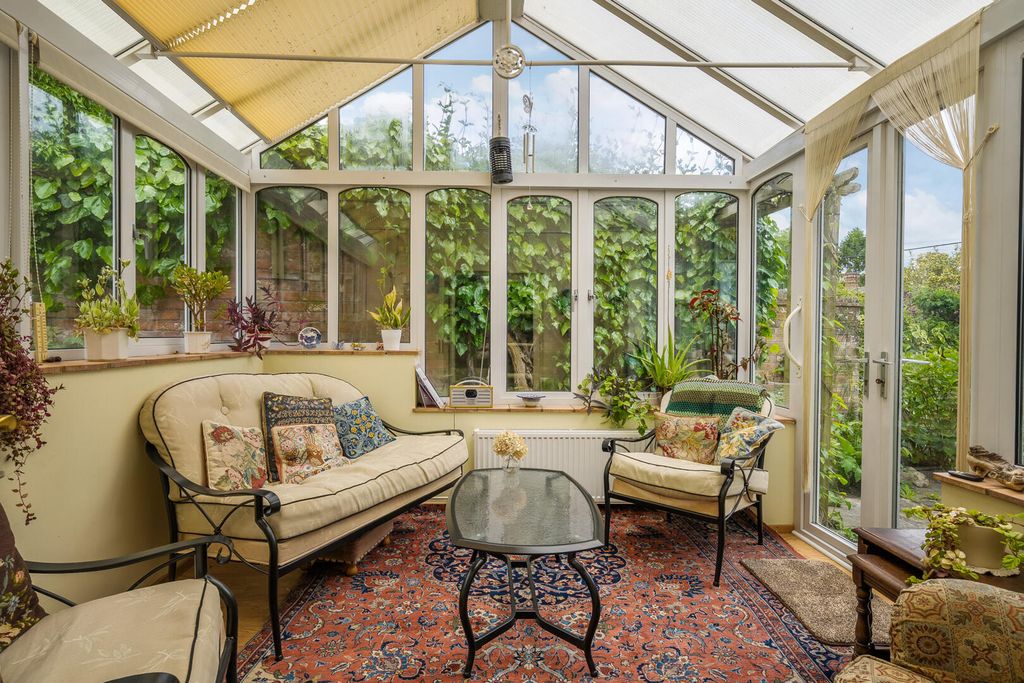Property photo 3 of 21 Conservatory