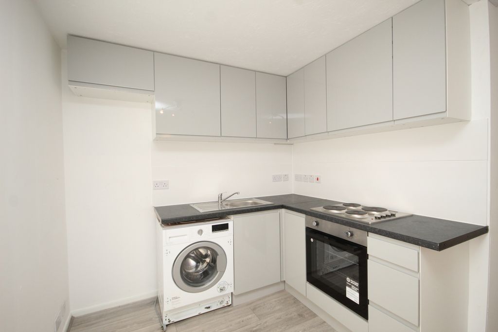 Property photo 1 of 8 Conifer Way, Wembley, Middlesex, Ha0