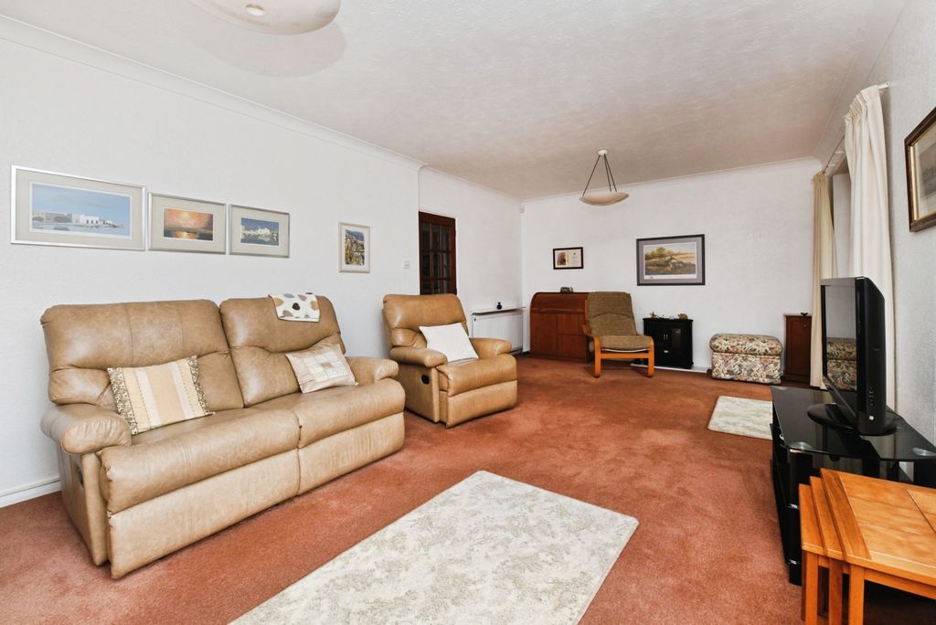 Property photo 2 of 14 Lounge