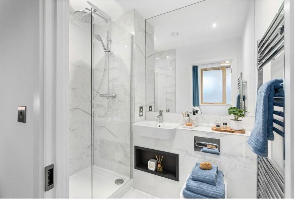 Property photo 3 of 4 Bathroom.Jpg