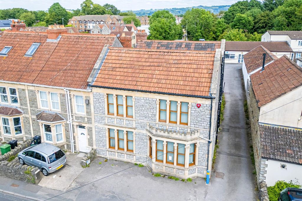 Property photo 1 of 33 Wellsway House, 9, Wellsway Keynsham, B A N E S, B
