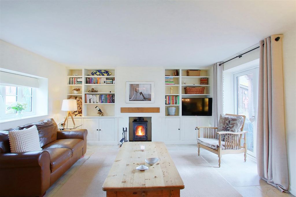 Property photo 3 of 10 Riverside Cottage Ph1054.Jpg