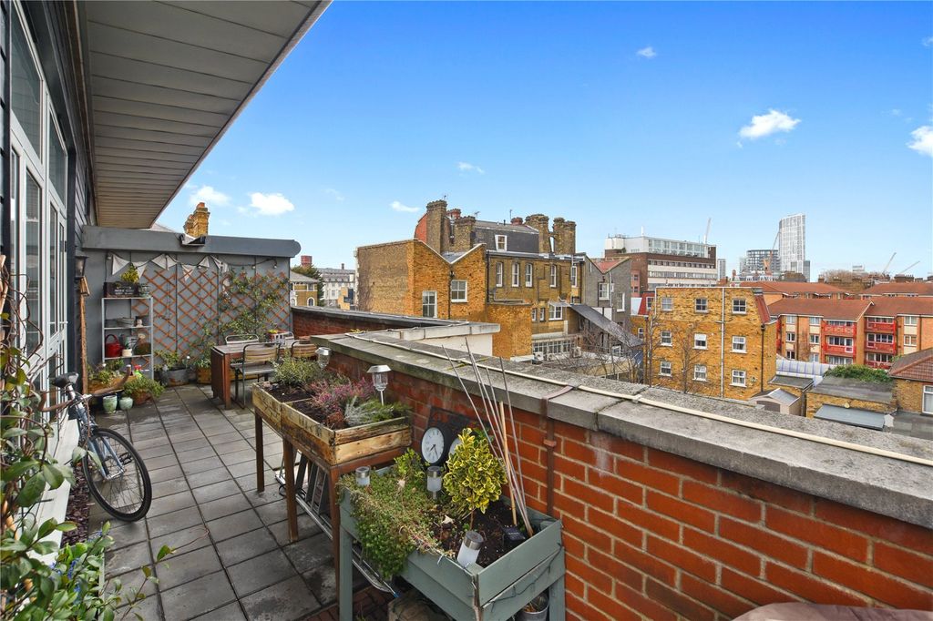 Property photo 3 of 6 Terrace