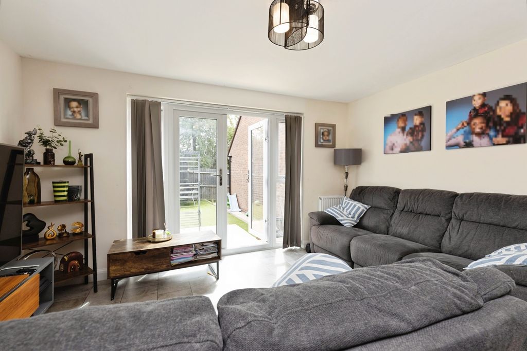 Property photo 2 of 16 Pbox-Img.Jpg