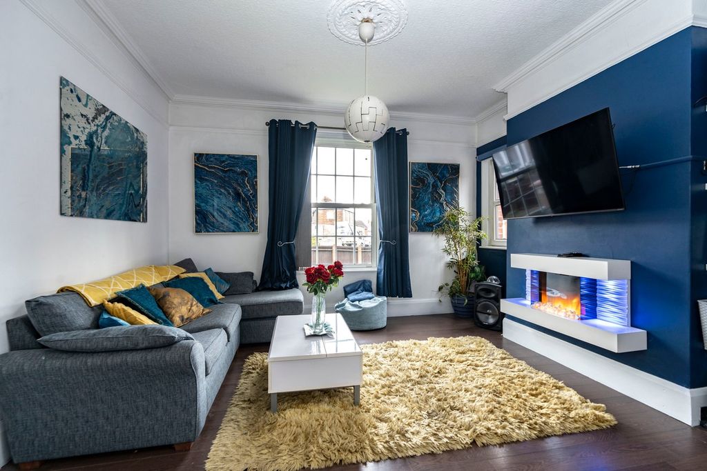 Property photo 2 of 19