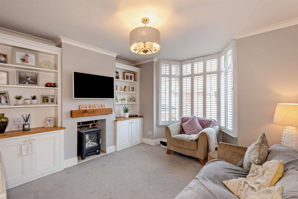 Property photo 2 of 15 8696497-Interior01-800.Jpg