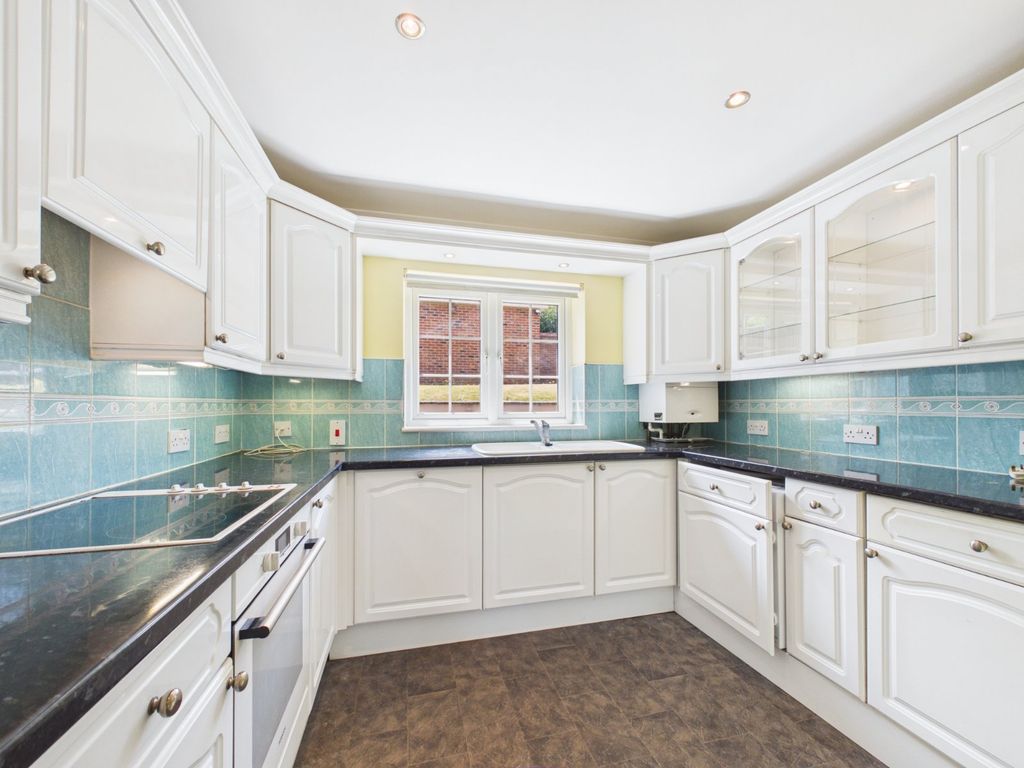 Property photo 2 of 18 Kitchen