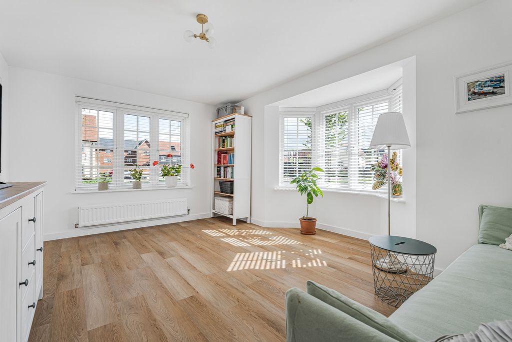 Property photo 2 of 23