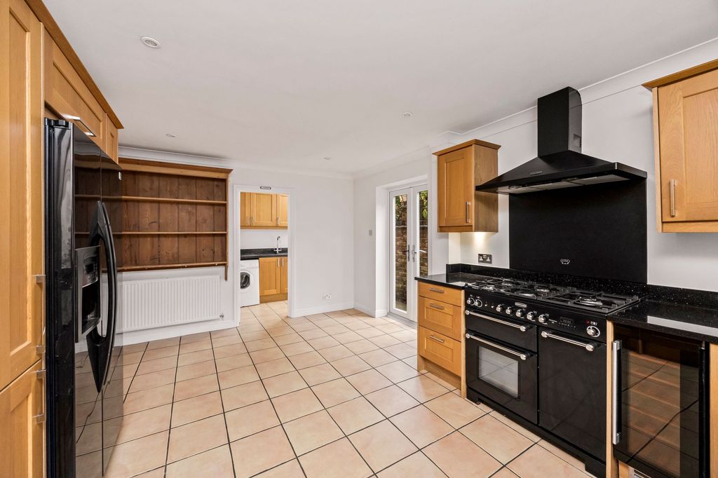 Property photo 2 of 25