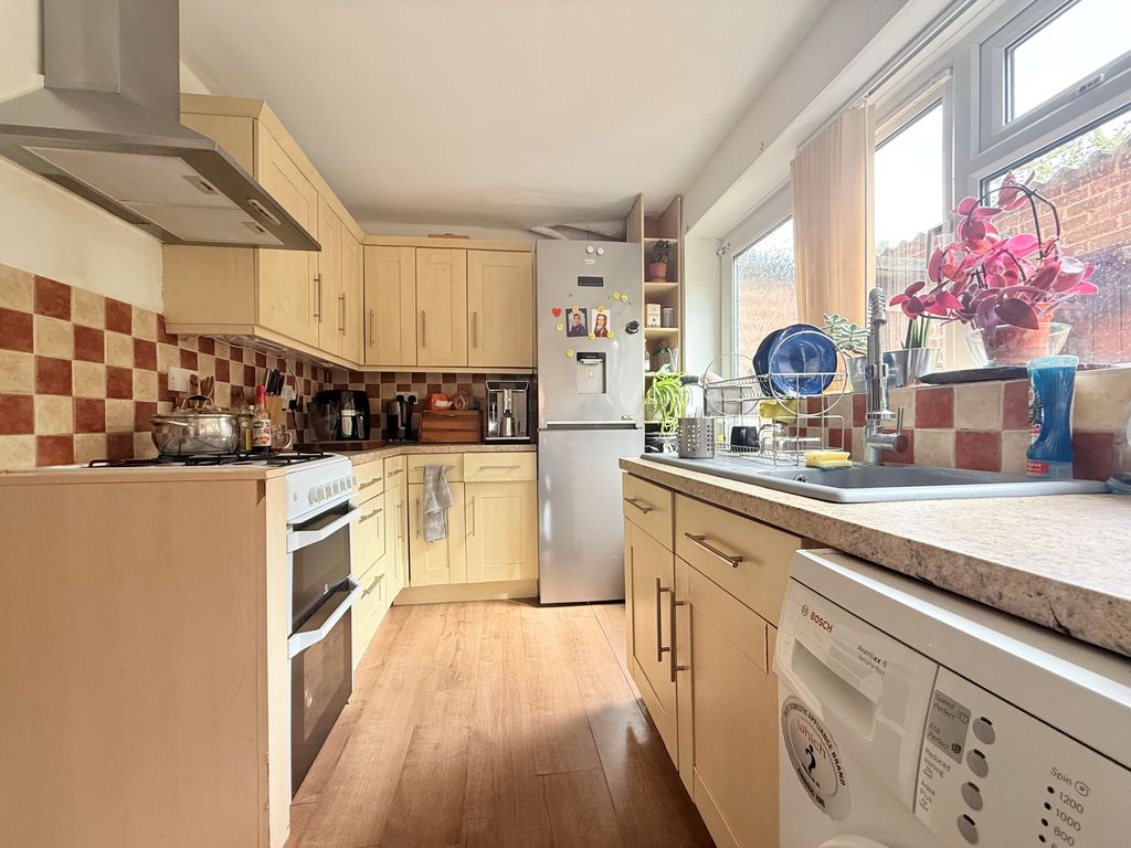 Property photo 3 of 5 Kitchen