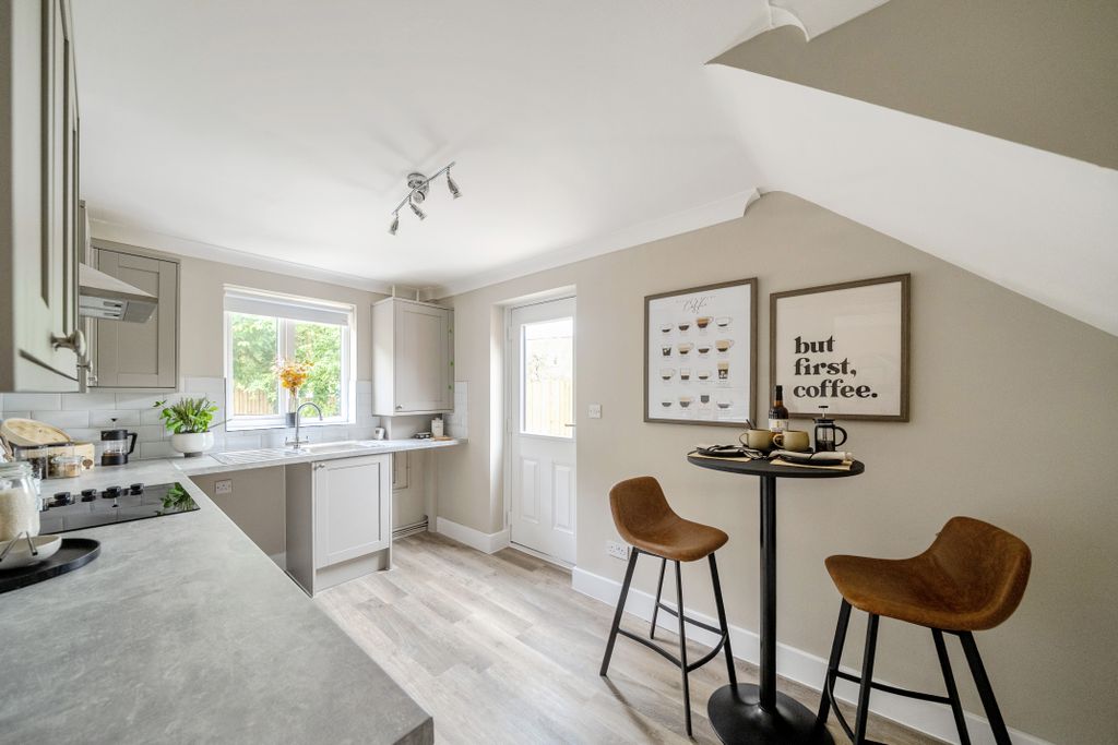 Property photo 3 of 20 Image